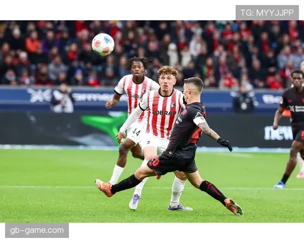 勒沃库森主帅战术革新助球队强势崛起，状态回暖成焦点